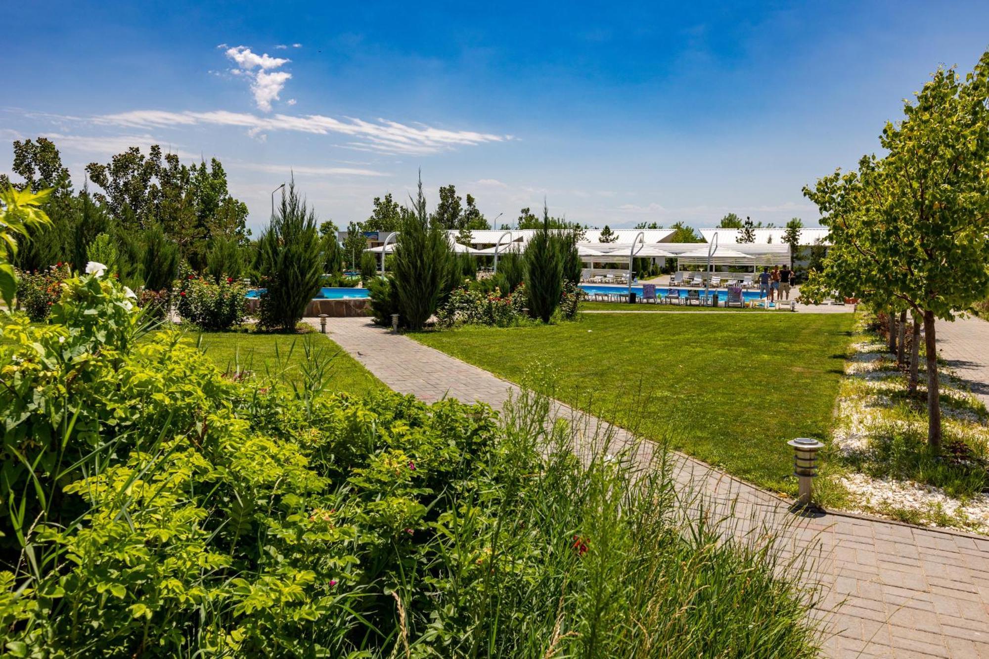 La Dolce Vita Resort Qapschaghai Exterior foto