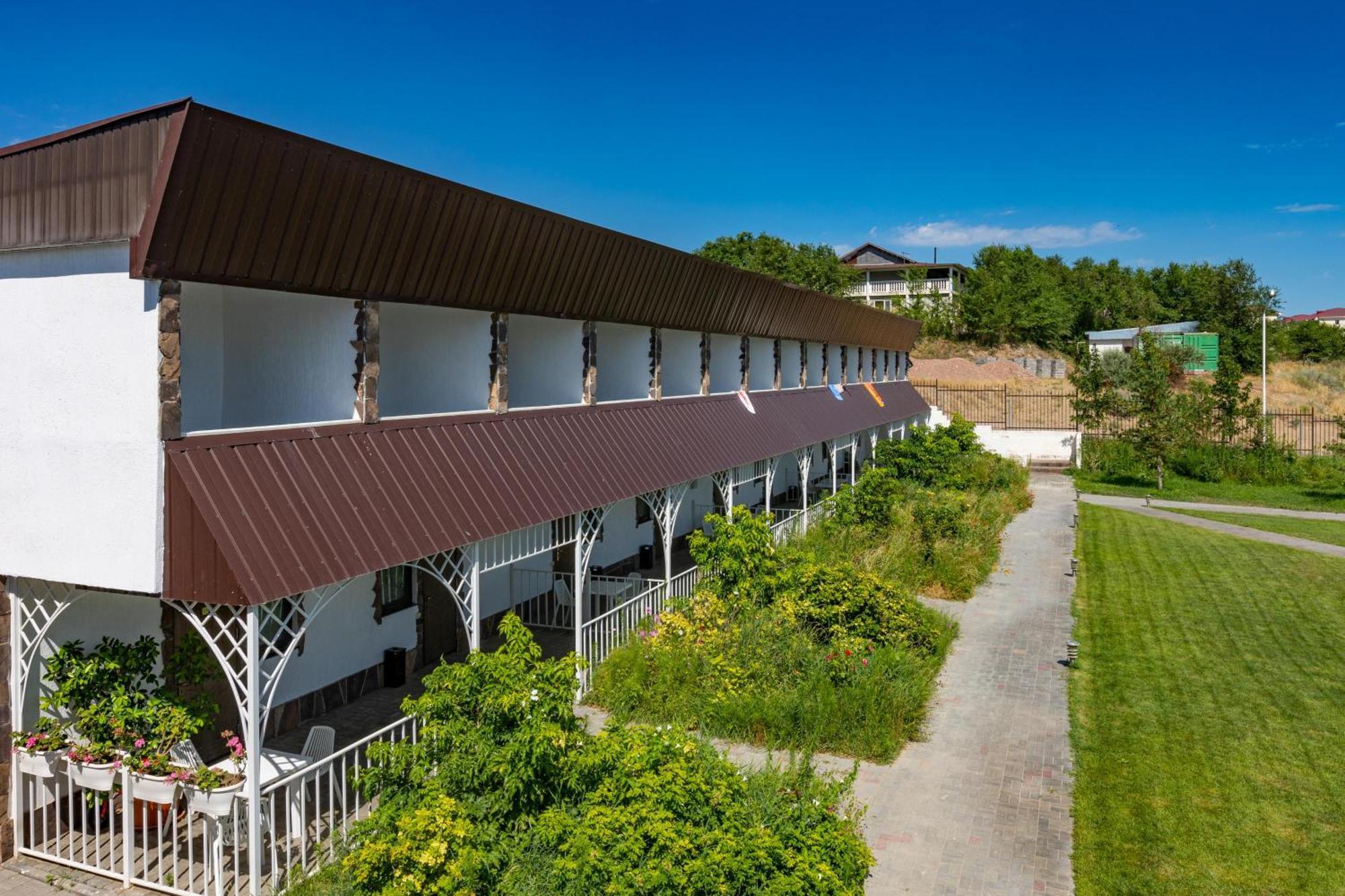 La Dolce Vita Resort Qapschaghai Exterior foto